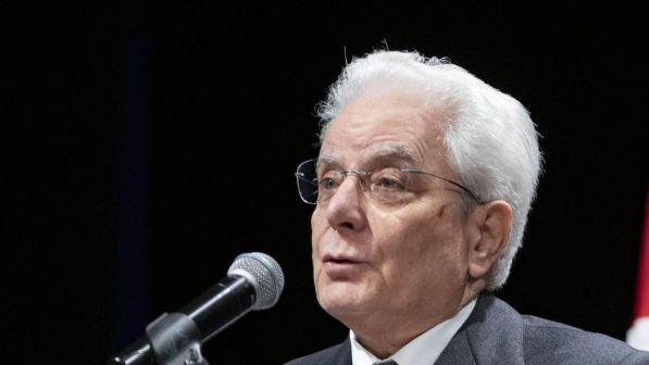 Mattarella: "Le istituzioni diano stabilità per la crescita"