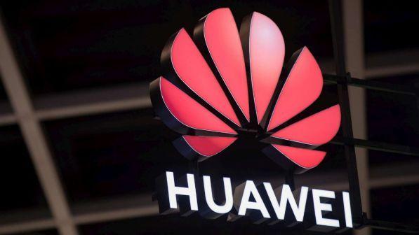Bloomberg: dipendenti Huawei collaborano con esercito Cina