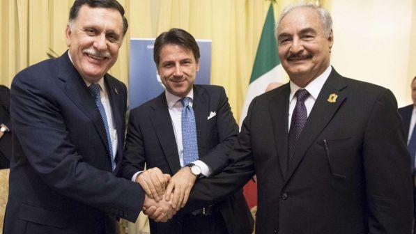 Palermo, stretta di mano al Sarraj-Haftar al minivertice sulla Libia