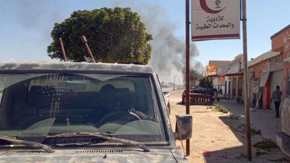 Libia, Tripoli resiste all'avanzata delle milizie di Haftar | Conte: "Rischio concreto di una crisi umanitaria"