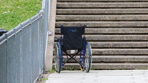 Germania, disabile ubriaco in carrozzina elettrica: sarà multato