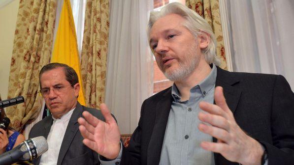 WikiLeaks, Assange fa dietrofront: non si consegnerà agli Usa