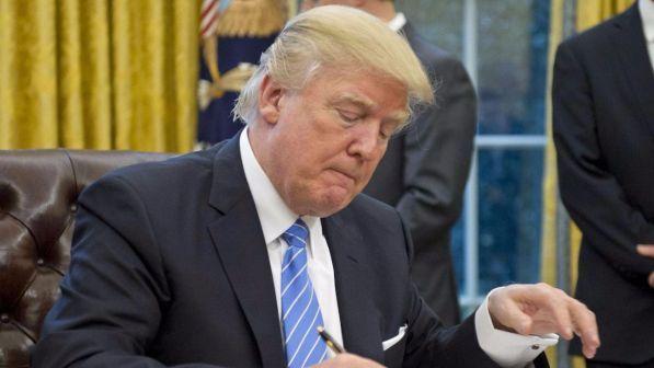 Usa chiusi ai rifugiati, allarme Onu e appello di Hollande: l'Europa reagisca