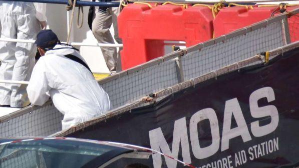 Migranti, ong Moas sospende i soccorsi nel Mediterraneo