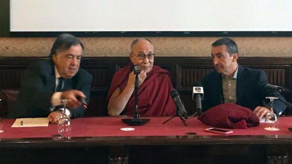 Terrorismo, Dalai Lama: "Un vero musulmano non uccide mai"