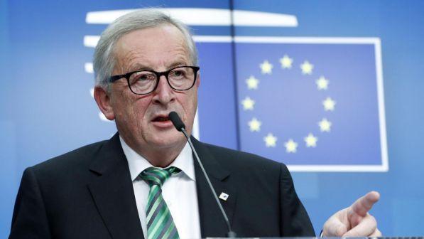 Brexit, Juncker: "Londra sia chiara sulle relazioni future" | May: "La maggioranza parlamentare per l'intesa c'è"