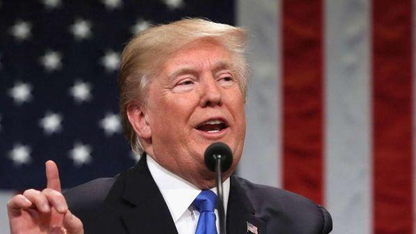 Florida, Trump attacca l'Fbi dopo la strage al liceo: ignorò avvertimenti