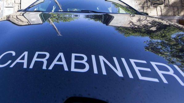 Roma, padre lascia la figlia di 6 anni a casa da sola di notte per andare dall'amante: arrestato