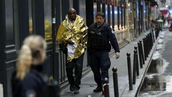 Esplosione Parigi, Prefettura: morti due vigili del fuoco