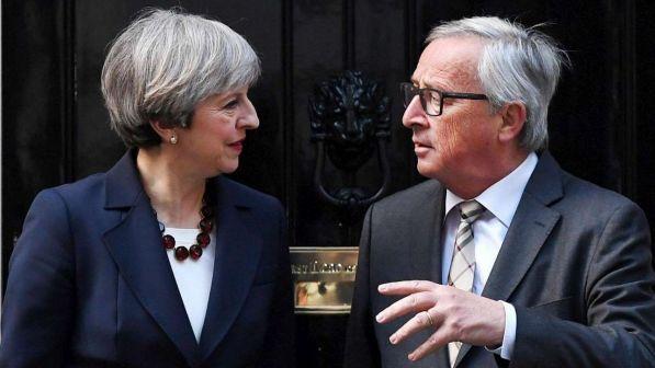 Brexit, lettera di Juncker e Tusk alla May sulle frontiere irlandesi: "Backstop temporaneo e solo se necessario"