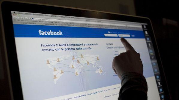 Facebook, dura accusa dalla commissione Gb sui media: sono come "gangster digitali"