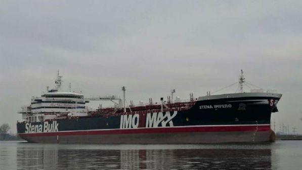 Stretto di Hormuz, Iran rilascia petroliera battente bandiera Libera