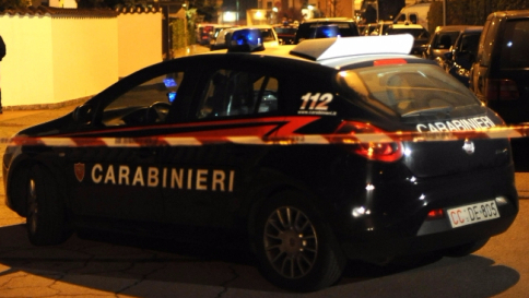 Napoli, uomo ucciso a coltellate