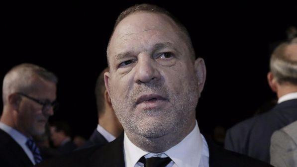 Usa, media: attrice fa causa a Weinstein accusandolo di stupro