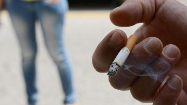 Fumo passivo in ufficio, risarcimento per un malato di tumore