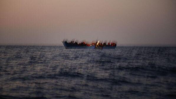 Migranti soccorsi, via libera allo sbarco a Crotone causa temporale