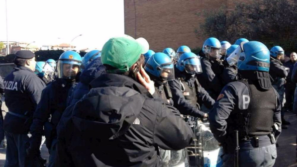 Sgombero a Firenze: nove giovani arrestati per resistenza