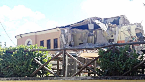 La terra trema ancora ad Amatrice e Pescara del Tronto Hotel Roma, corpo di una donna estratto dalle macerie