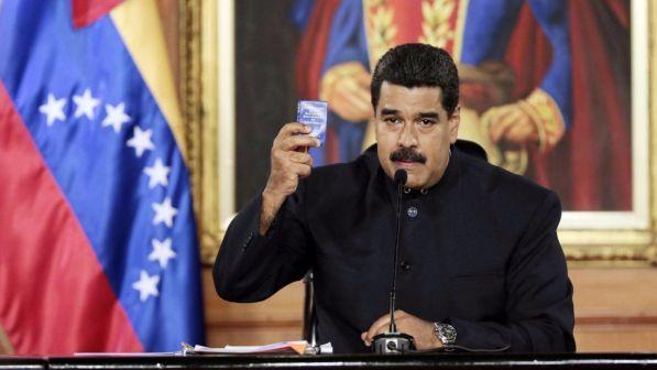 Venezuela, Maduro: Usa dietro uccisione 60enne durante referendum
