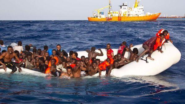 Migranti, gli Stati del Visegrad all'Italia: "Chiudete i porti" | Orban: "Ok all'uso della forza in Libia"