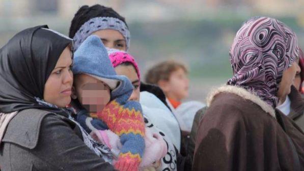 Migranti, soccorse 280 persone al largo della Libia