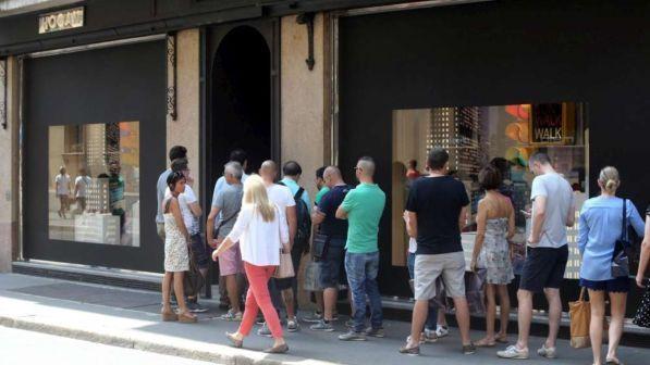 Saldi estivi,compreranno 15 milioni di italiani ma vendite a rilento