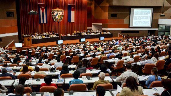 Cuba, nuova Costituzione apre la strada ai matrimoni omosessuali