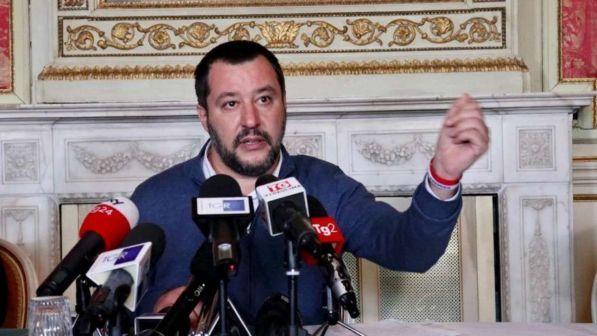 Naufragio migranti, Salvini: "Finché Europa lascia porti aperti..."