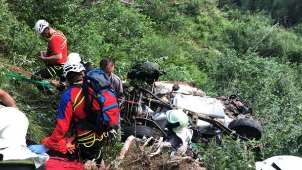 Bolzano, auto cade in una scarpata: morte due ragazze di 17 e 19 anni