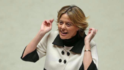 Utero in affitto, il ministro Lorenzin: "Sia considerato un reato penale"