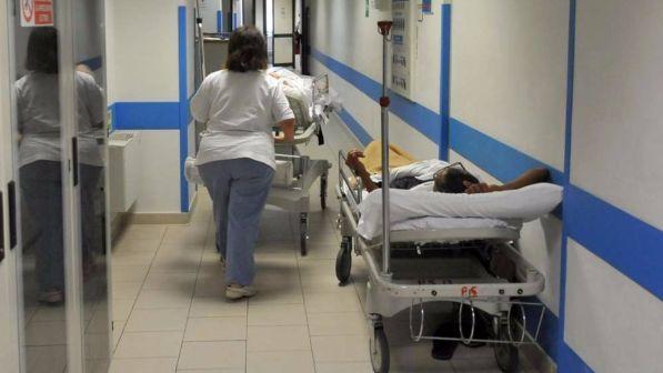 Roma, il padre muore di cancro in pronto soccorso: il figlio scrive una lettera al ministro della Salute