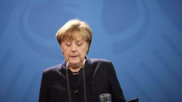 Merkel: Ue non dimentichi crisi, rispettare regole che ci si è dati