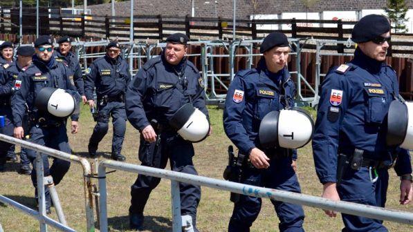 Migranti, Austria invia 70 militari per i controlli al Brennero