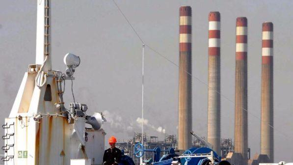 Iran sfida sanzioni Usa, greggio sarà quotato in Borsa