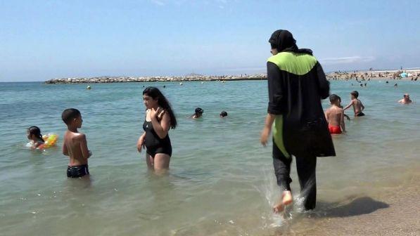 Marocco, donne contro il divieto di bikini: "Ragazze, fate quello che vi pare"