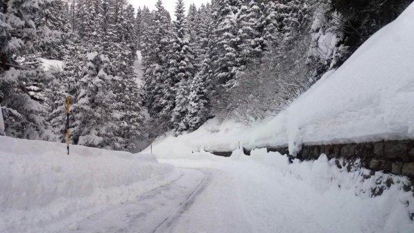 Sciava fuoripista, snowboarder 24enne cade e muore a Courmayeur