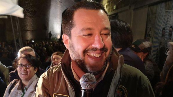 Salvini: "Macron? Pensi a restituirci i terroristi"