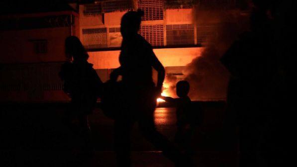 Continua il blackout in Venezuela, Guaidò chiederà lo stato di emergenza | Gli Usa: "80 bimbi morti in ospedale"