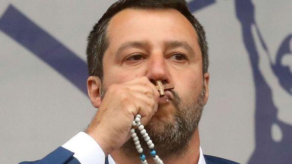 Migranti, Salvini: "Testimonio la mia fede salvando vite umane"