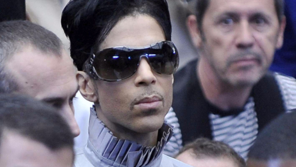Prince, conclusa l'autopsia. Il mistero sulla morte rimane: "Sul corpo nessuna ferita né segni di suicidio"