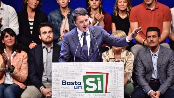 Referendum, Renzi a Firenze per il sì: "Se vogliono la palude prendano altri, noi vogliamo cambiare"