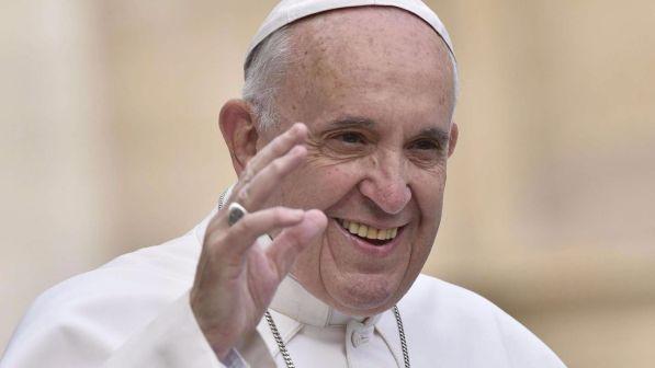 Papa Francesco: "Scandalose le spese per gli armamenti, la non violenza è indispensabile"