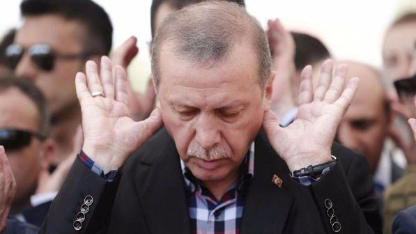Convalidato arresto reporter Die Welt per articoli contro Erdogan | La Germania s'infuria