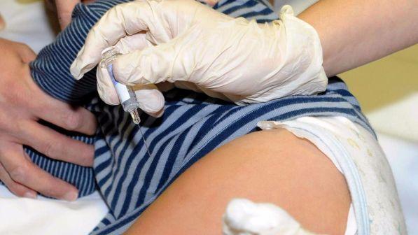 Vaccini obbligatori, Iss favorevole a scendere da 12 a 10