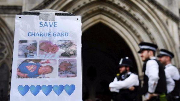 Londra, marcia a sostegno cure sperimentali per Charlie Gard