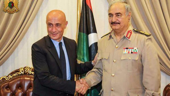 Migranti, ministro Minniti incontra generale Haftar a Bengasi