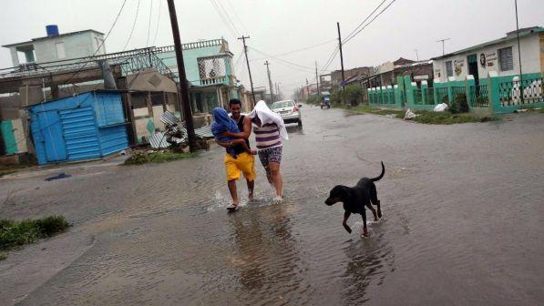 Irma, 300mila senza luce in Florida: cancellati già 10 mila voli