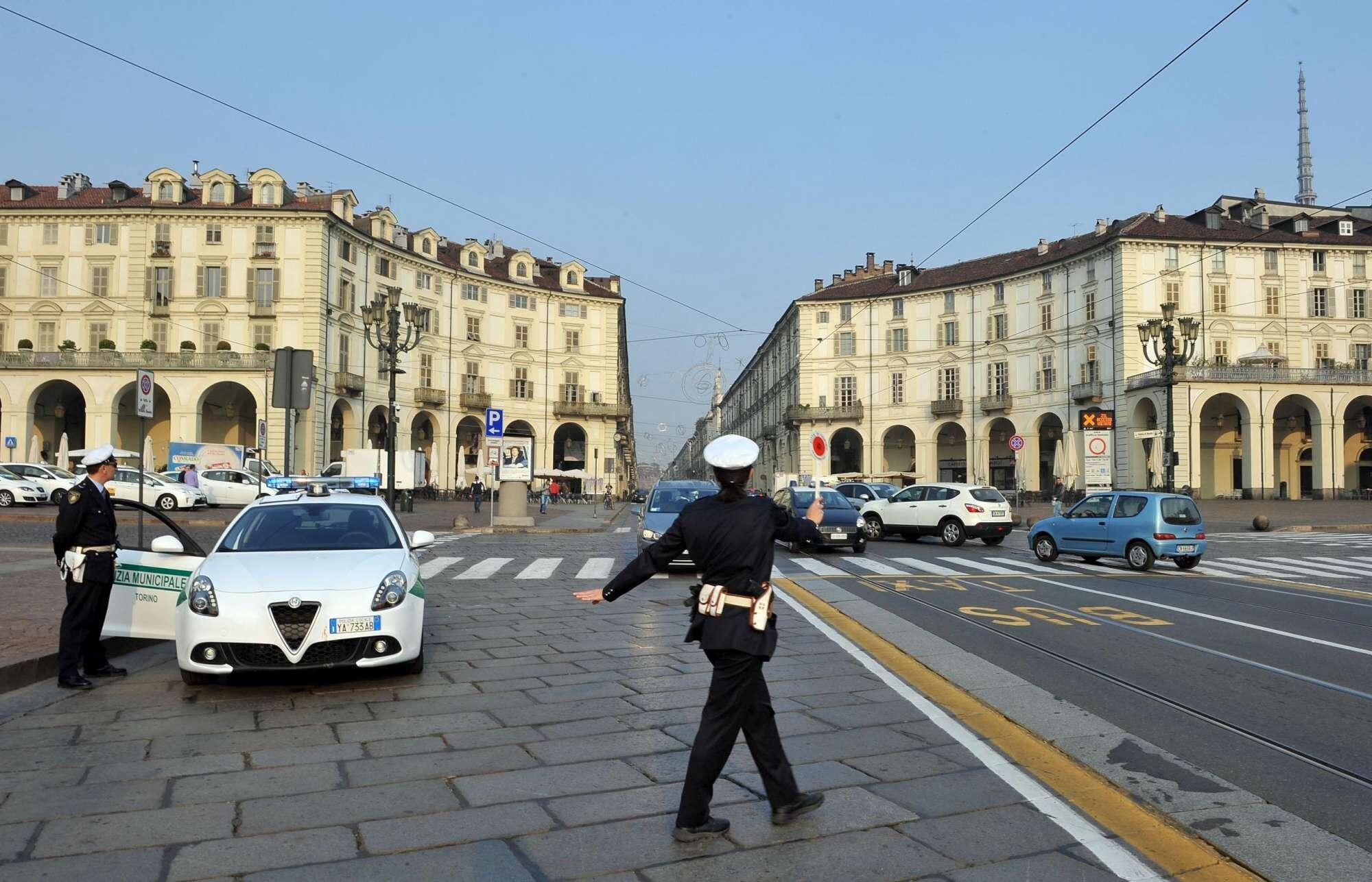 Allarme smog a Torino, il comune: "Non aprite porte e finestre"