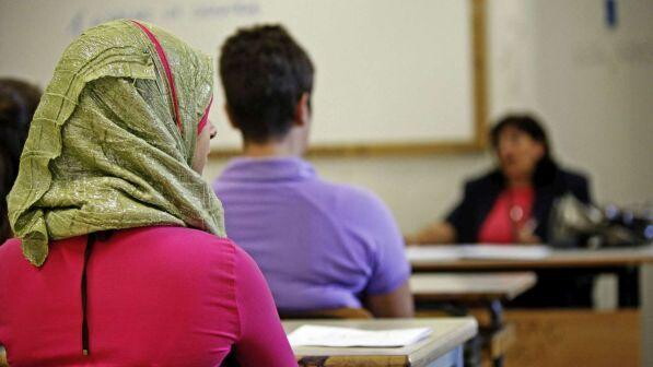 Padova: non vuole mettere il velo a scuola, genitori lasciano 16enne a casa