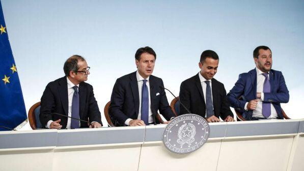 Tensione nel governo, Salvini vuole la Flat Tax ma Tria frena: "Servono le coperture"